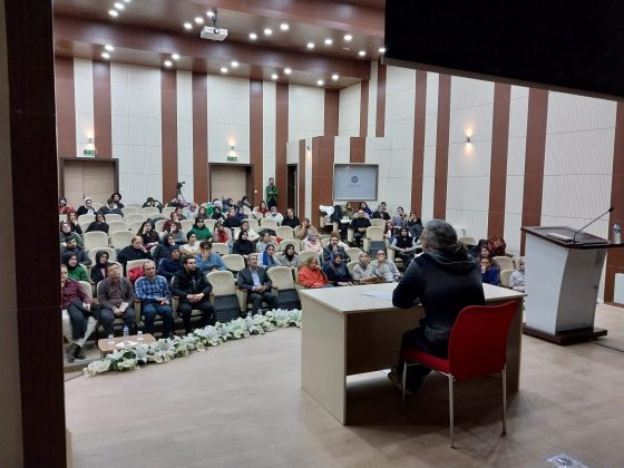 Prof. Dr. Ahmet Sarı, Erzurum Teknik Üniversitesi’nde “Tersine Çevrilmiş Bir Teoloji: Ahmet Hamdi Tanpınar” Adında Bir Konferans Verdi.