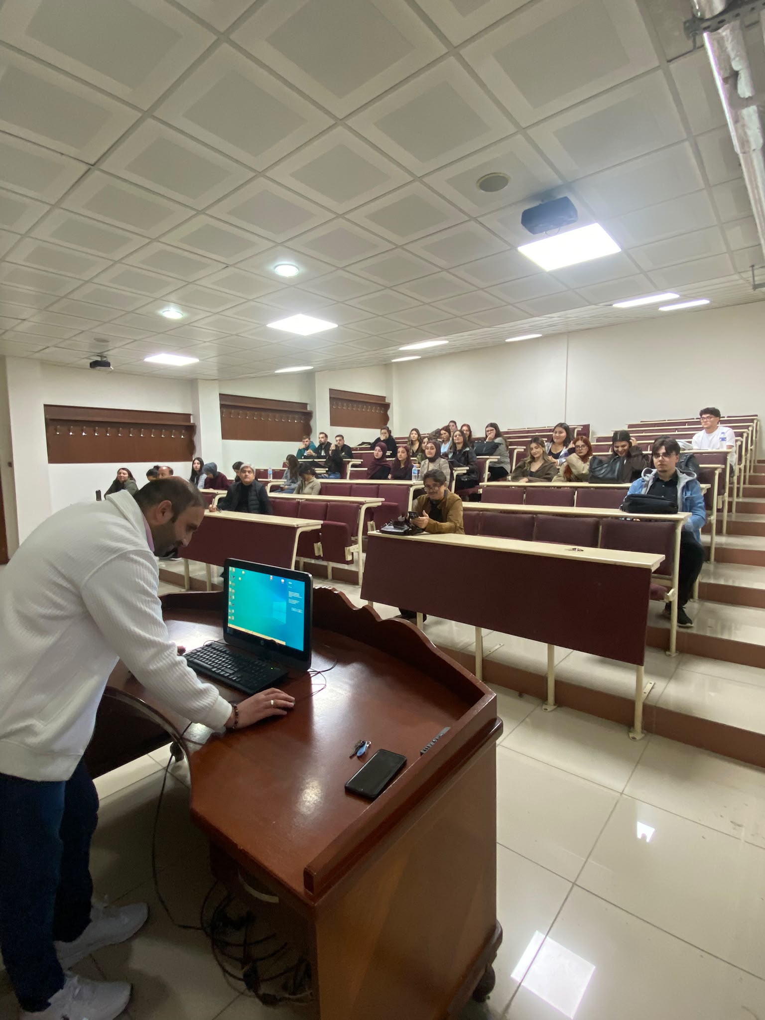 Çalışma Ekonomisi ve Endüstri İlişkileri Bölümü Birinci Sınıf Öğrencilerine Yönelik Oryantasyon Programı Gerçekleştirildi