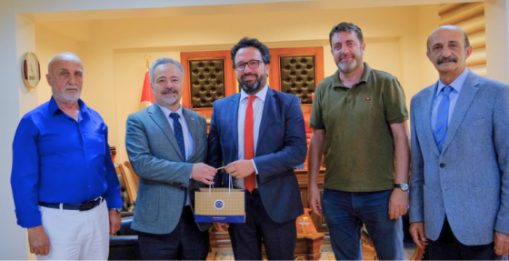 Rektör Yardımcımız Prof. Dr. Bülent ÇAVUŞOĞLU’ndan TÜBİTAK-1001 projesi kabul alan Doç. Dr. Tuna BATUHAN’a tebrik ziyareti
