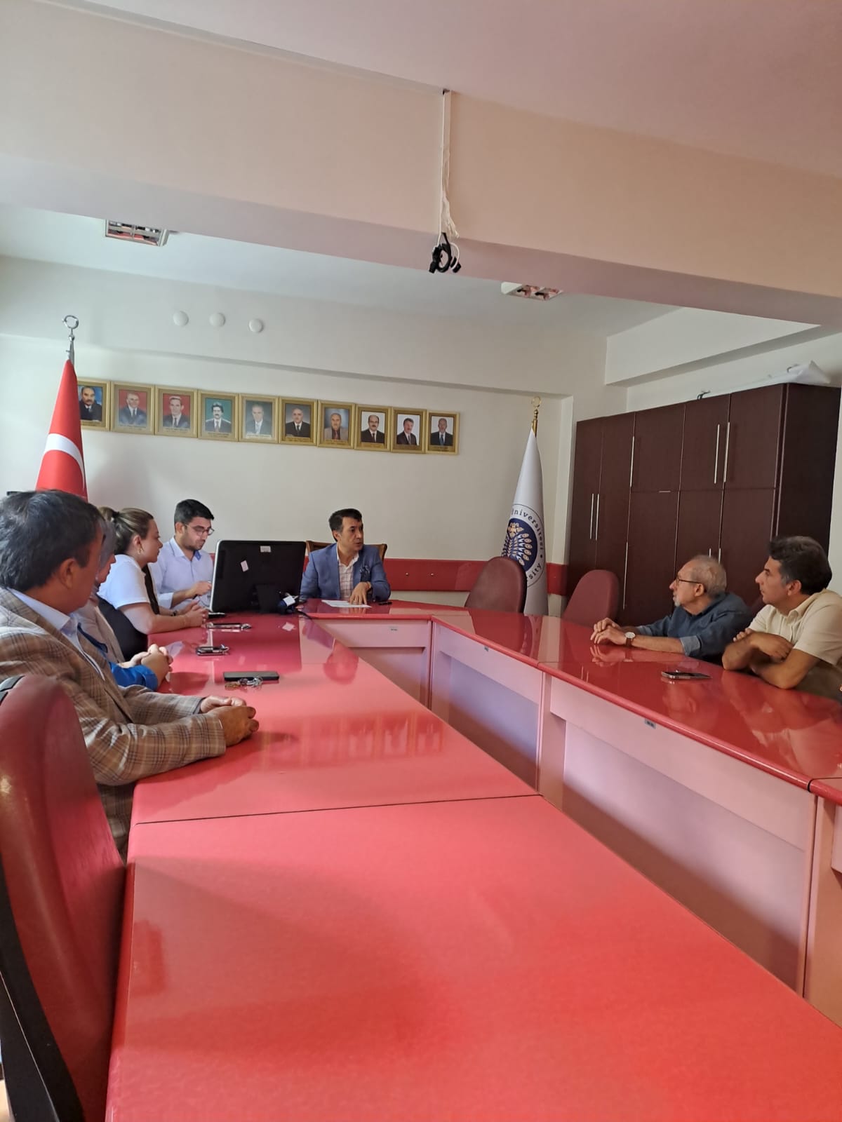 İşletme Bölümü Akademik Kurulu, bölüm akademisyenlerinin katılımıyla gerçekleştirildi.