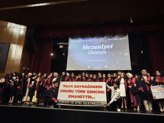 🎓 SOSYAL BİLİMLER MESLEK YÜKSEKOKULU MEZUNİYET TÖRENİ COŞKUYLA GERÇEKLEŞTİRİLDİ