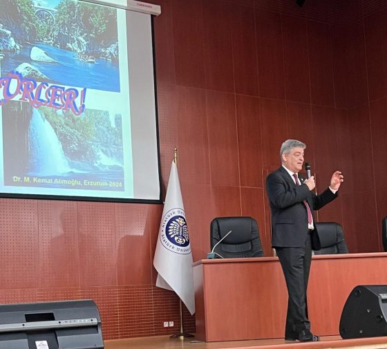 Öğrenen Merkezli Küçük Grup Etkinlikleri Konferansı yapıldı.