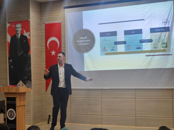 Kampüste Hayat Kurtarma Temel Yaşam Desteği Eğitimi