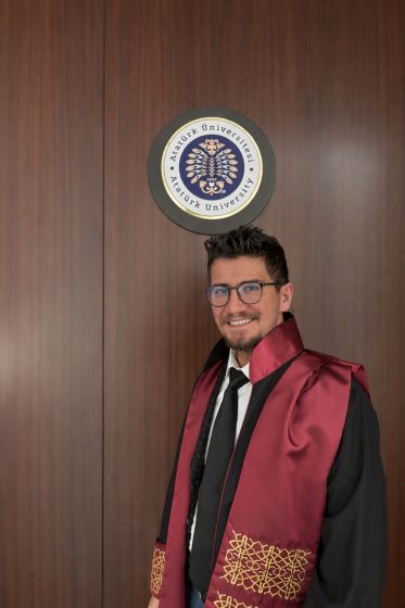 Fakültemiz Zootekni ve Hayvan Besleme Bölümü, Veterinerlik Genetik Anabilim Dalı Öğretim Üyesi Selçuk ÖZDEMİR Profesör Kadrosuna Atanmıştır.