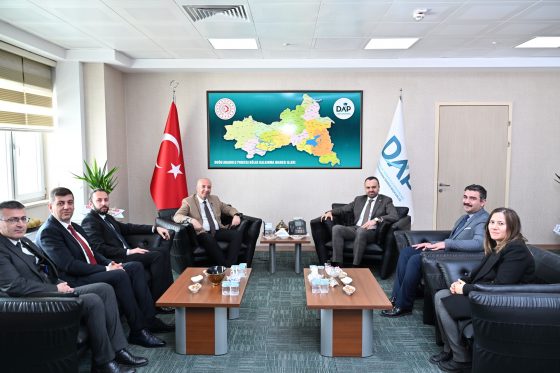 Fakülte yönetimimiz DAP Bölge Kalkınma İdaresi’nin Yeni Başkanı Halil İbrahim Güray’a hayırlı olsun ziyaretinde bulundu