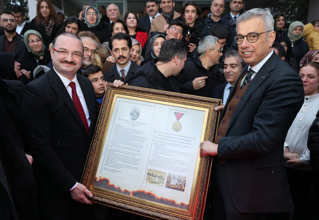 Bakan Memişoğlu ve Rektör Hacımüftüoğlu Bir Arada: Sağlık Yatırımları ve Üniversite Projelerine Tam Destek“Sağlıklı Türkiye Yüzyılı” Erzurum’da: İlaç, Aşı ve Biyoteknoloji Çalışmaları Hız Kazanıyor