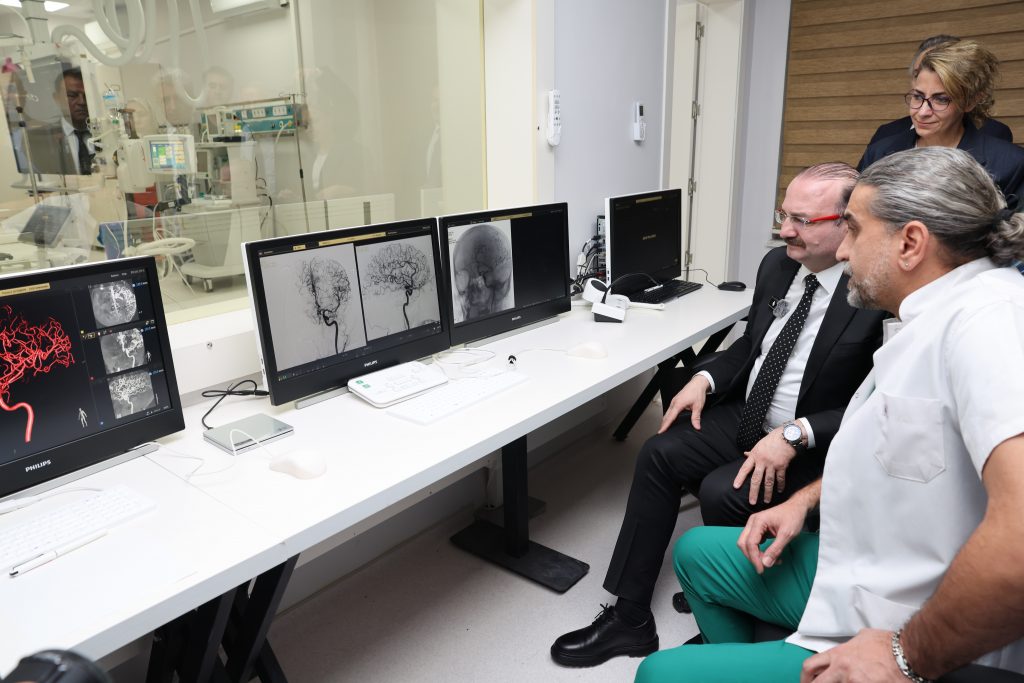 Felç ve Beyin Kanaması Tedavisinde Çığır Açan İleri Teknoloji Anjiyografi Cihazı Atatürk Üniversitesinde…