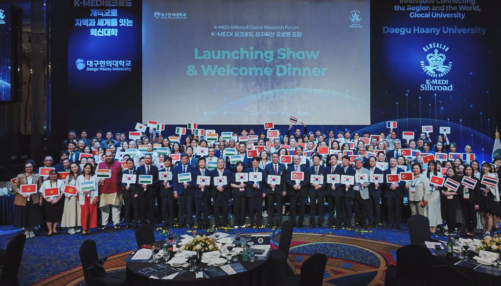 Rektör Hacımüftüoğlu, Güney Kore’de Düzenlenen K-MEDI Silkroad Global Research Forumunda Uluslararası İş Birliği Vizyonunu Paylaştı