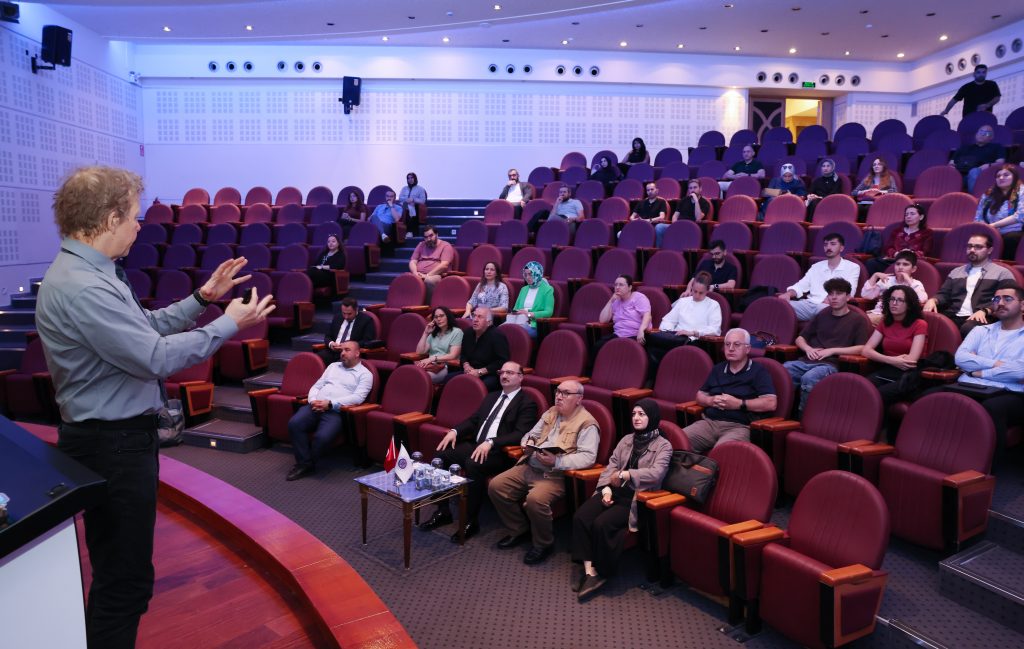 Prof. Nicholas A. Kotov Atatürk Üniversitesinde Konferans Düzenledi