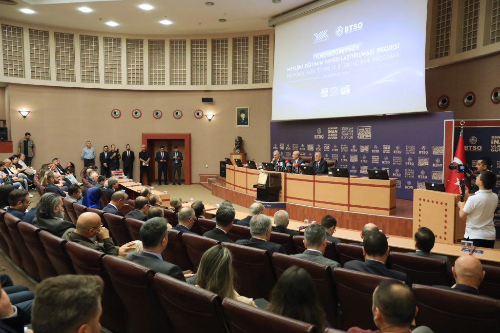 Rektör Hacımüftüoğlu, Mesleki Eğitimin Yaygınlaştırılması Programına Katıldı… Yükseköğretimde Yeni Dönem: Üniversite-Sektör İş Birliği Güçleniyor