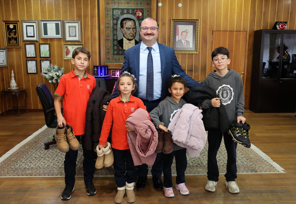 Atatürk Üniversitesi Vakıf Okullarından “Kış Üşütür, Biz Isıtalım” Kampanyası…