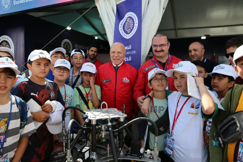 Rektör Hacımüftüoğlu’ndan TEKNOFEST Güneydoğu’da Kritik Zirveler ve İlham Veren Buluşmalar…